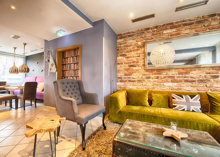 Отель Enjoy Messe 3*