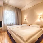 Hotel Enjoy Messe 3*