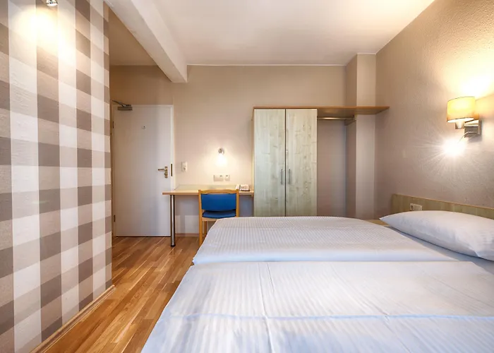 Hotel Enjoy Messe 3*